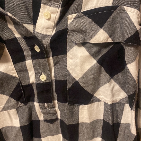 Old Navy "Boyfriend" Flannel Shirt. Size XL. Quarter buttoned. - Picture 3 of 3